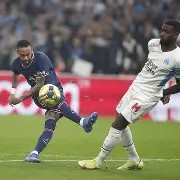 凤凰娱乐APP-巴黎圣日耳曼轻取马赛，蝉联法甲冠军(巴黎圣日耳曼赛况)